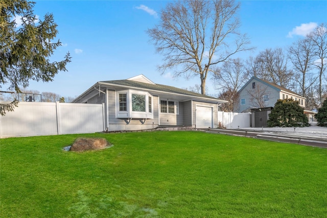 view of front facade featuring a garage and a front yard