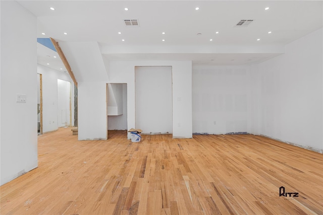 spare room featuring light wood finished floors, visible vents, and recessed lighting