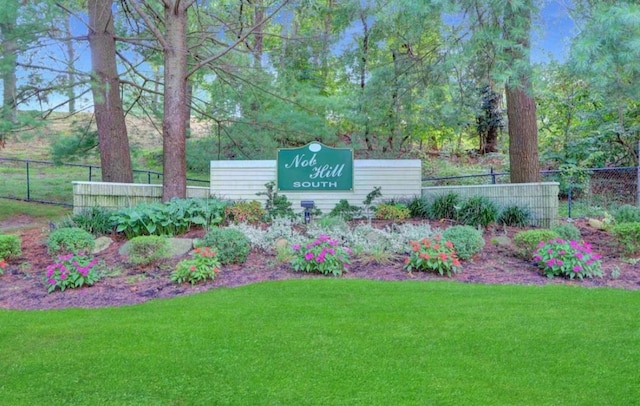 community sign with a lawn