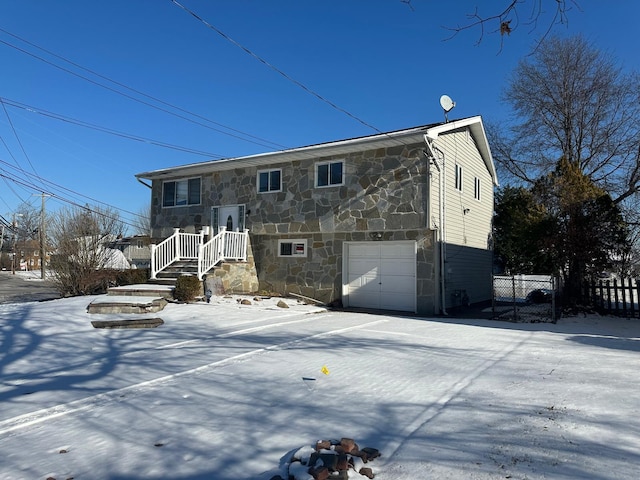 view of front of property featuring a garage