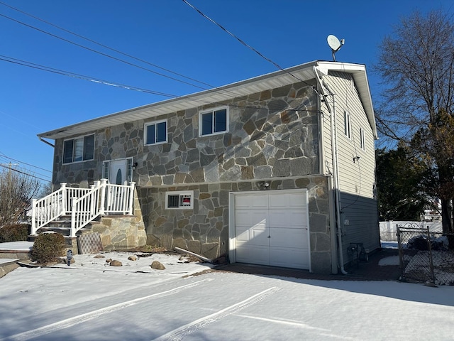 view of front of property featuring a garage