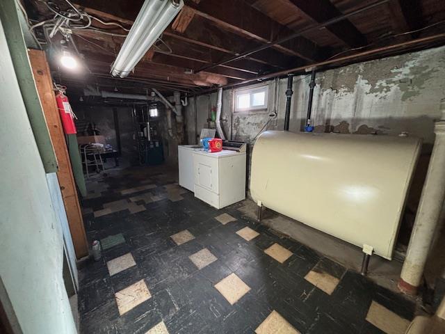 basement featuring washing machine and clothes dryer