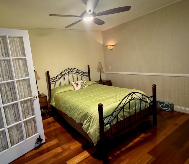 bedroom featuring wood finished floors and a ceiling fan