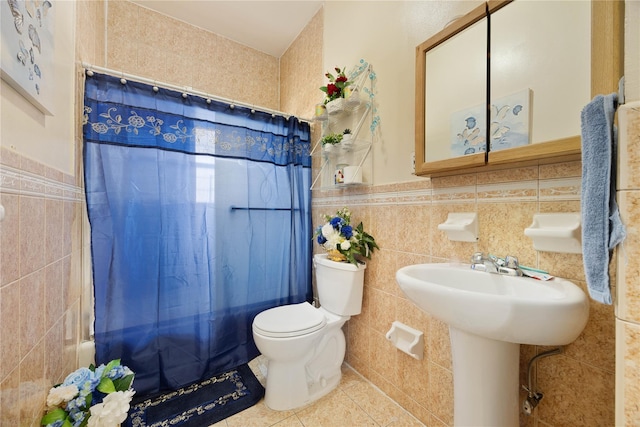 bathroom with shower / bath combination with curtain, toilet, tile patterned flooring, and tile walls