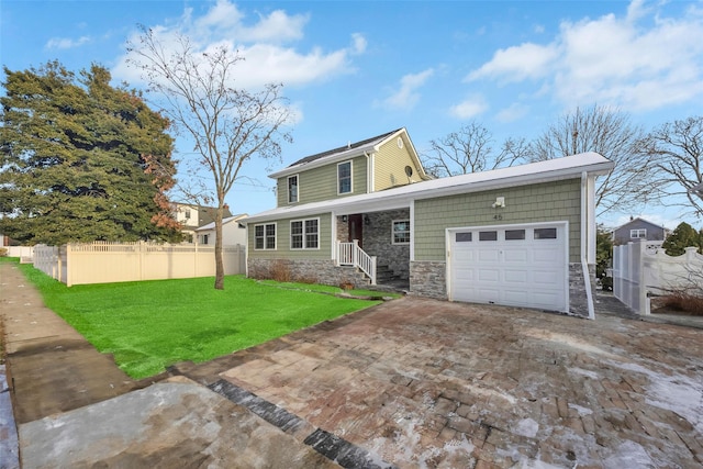 view of front facade featuring a garage and a front yard