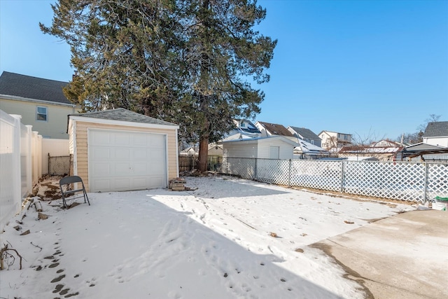 view of yard featuring a garage and an outdoor structure