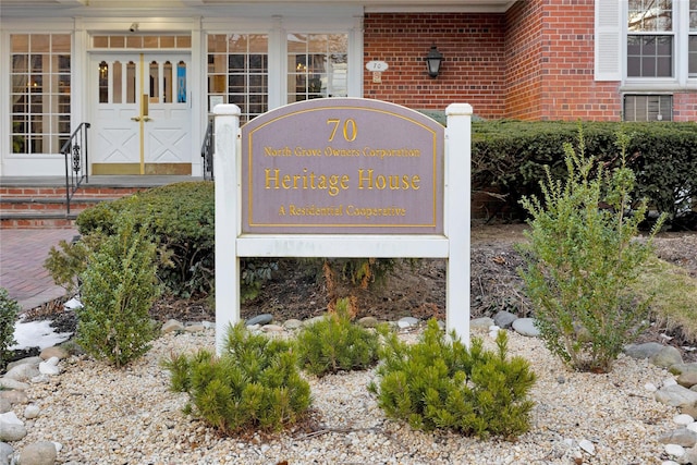 view of community / neighborhood sign