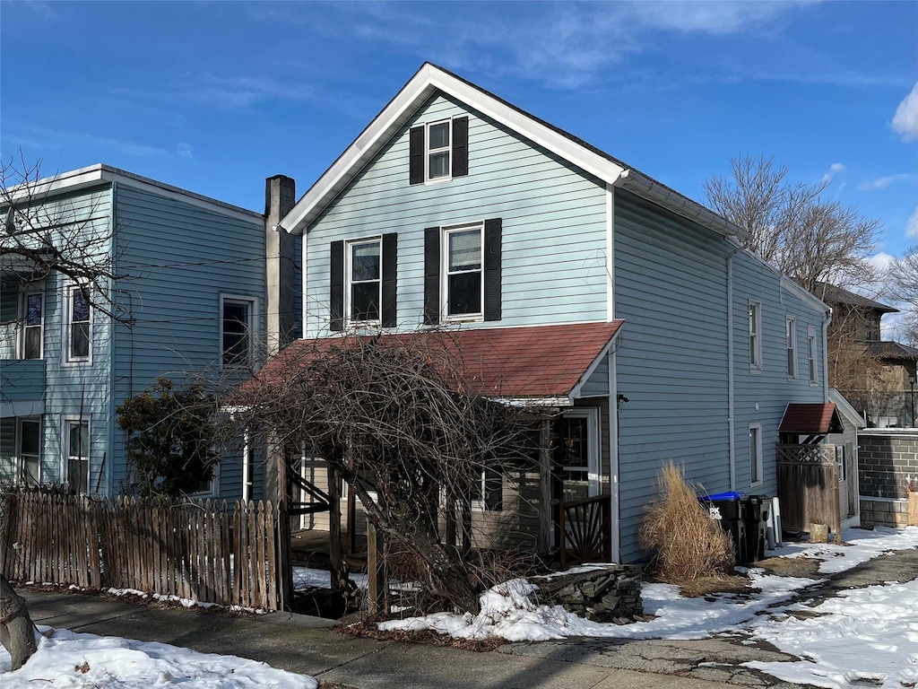 view of front of property