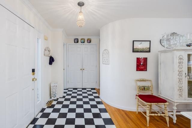 entryway featuring ornamental molding