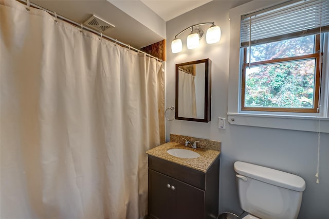 bathroom with a shower with curtain, vanity, and toilet