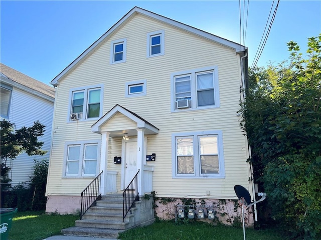 view of front of property with a front yard