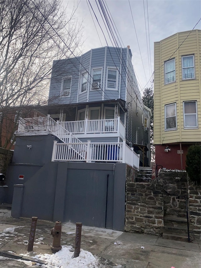 view of front of home featuring a balcony