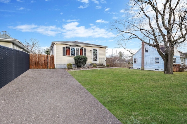 view of front of property with a front yard