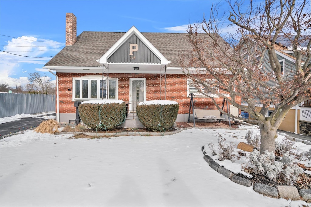 view of front of property