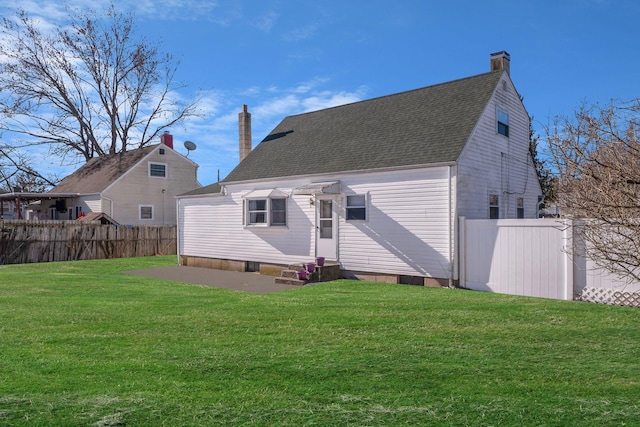 back of house featuring a yard