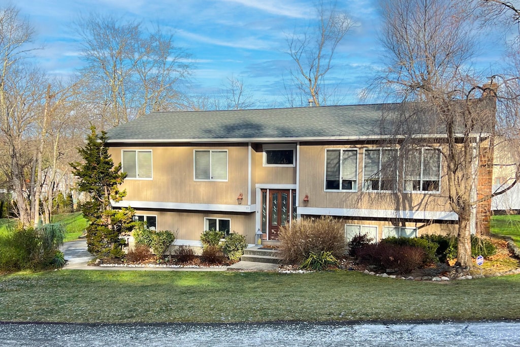 bi-level home with a front lawn