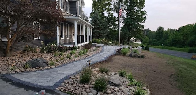 view of yard featuring central AC unit