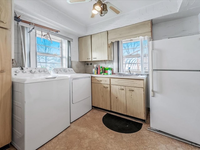 washroom with cabinets, sink, washing machine and clothes dryer, and ceiling fan