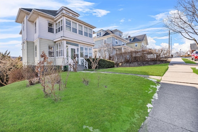 view of front of home featuring a front lawn