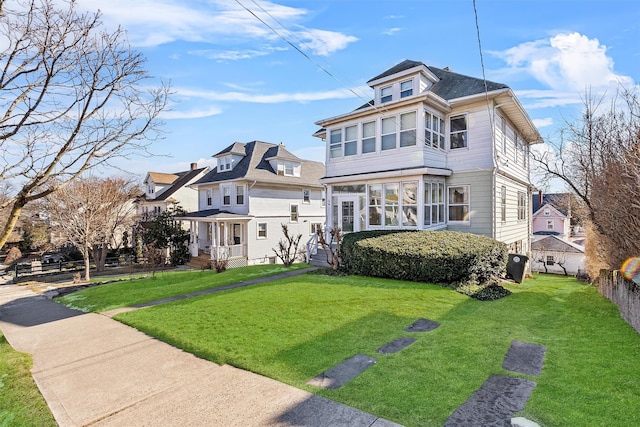 view of front facade featuring a front yard