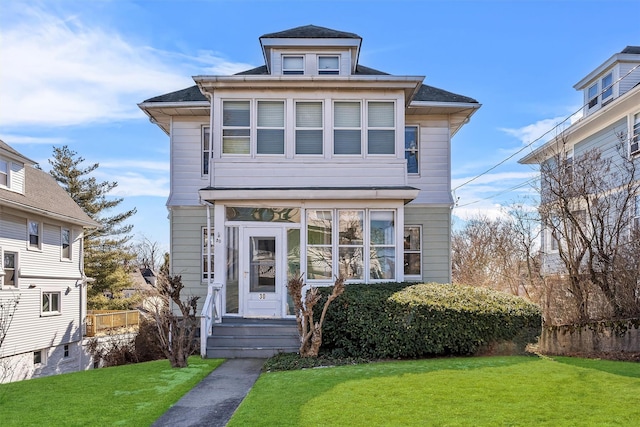 view of front of home featuring a front lawn