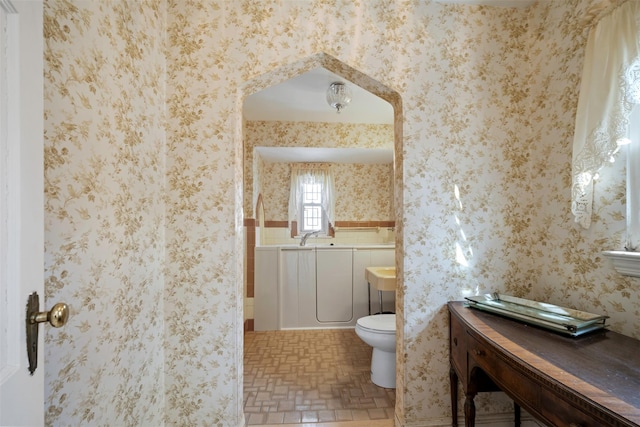 47-44 Glenwood St, Little Neck, NY 11362 - bathroom with toilet, vanity, and wallpapered walls