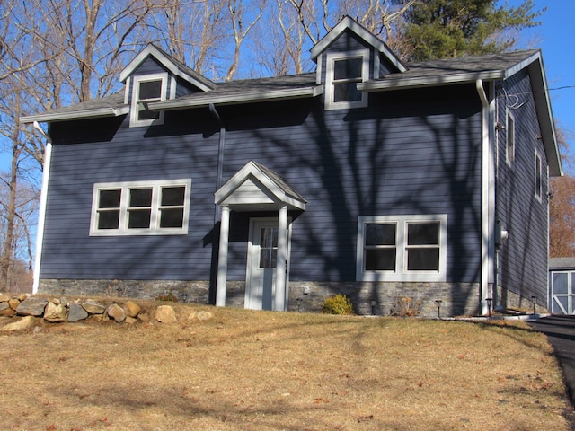 view of front of home with a front lawn