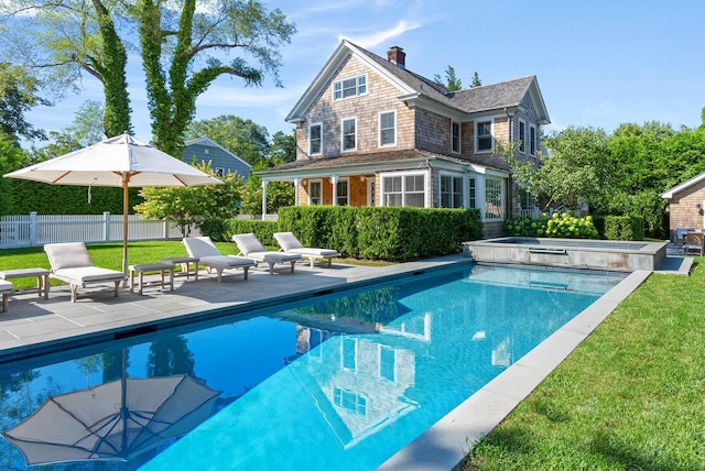 view of swimming pool featuring an in ground hot tub, a yard, and a patio area