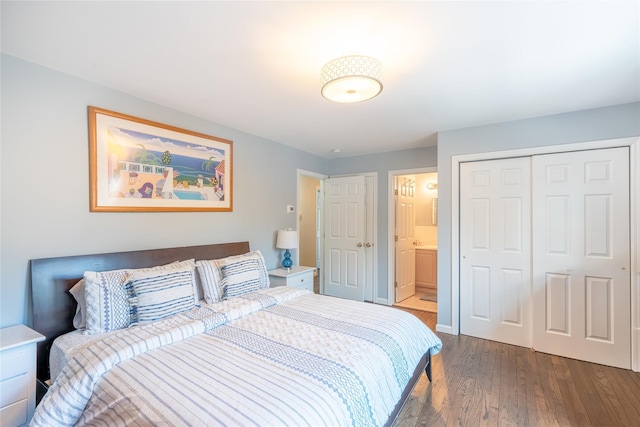 bedroom featuring dark wood finished floors, ensuite bathroom, and a closet