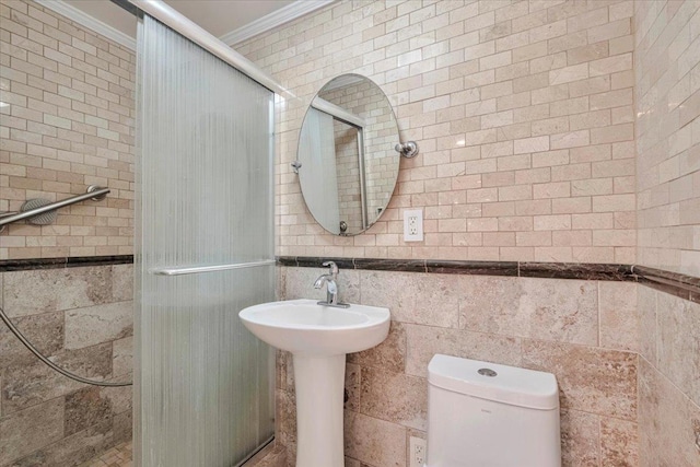 full bath featuring ornamental molding, toilet, and a stall shower