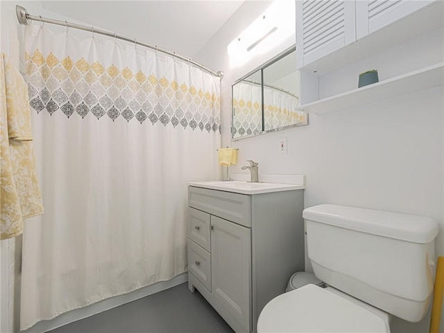 bathroom with vanity, toilet, and a shower with shower curtain