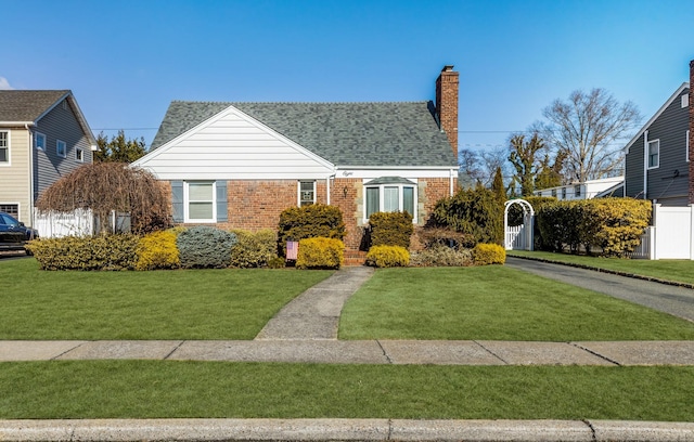 view of front facade with a front lawn