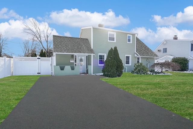 view of front of home with a front lawn