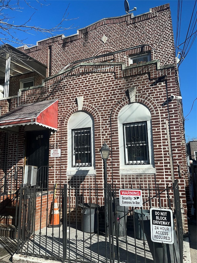 view of front of house