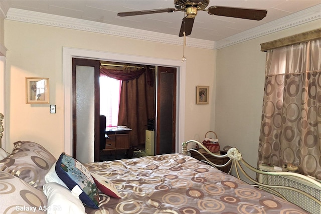 bedroom featuring crown molding, a closet, and ceiling fan