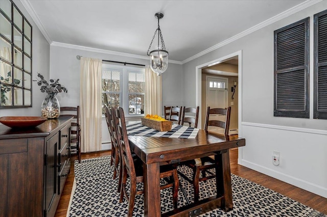 dining space featuring crown molding, dark hardwood / wood-style floors, and an inviting chandelier