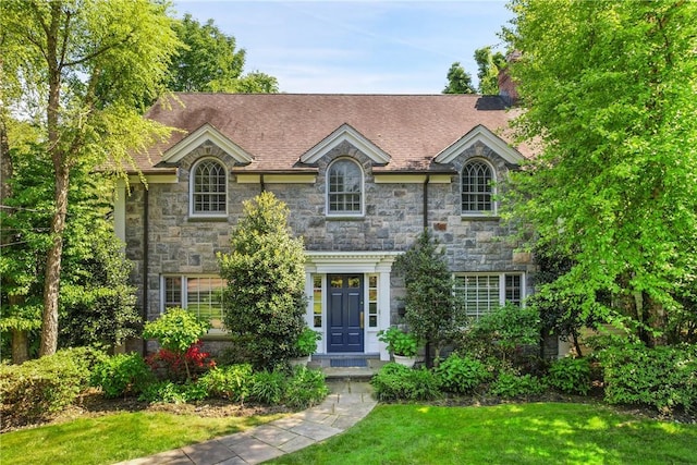 view of front of home with a front yard