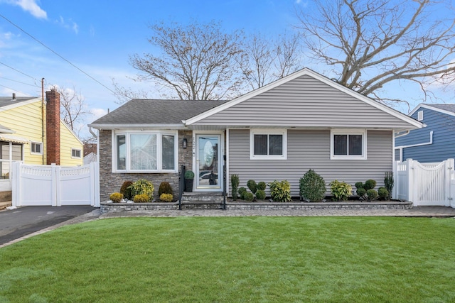 view of front of property with a front lawn