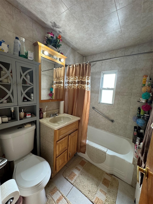 full bath featuring vanity, toilet, and shower / tub combo with curtain