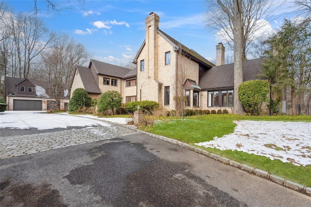 view of front facade with a garage and a front yard