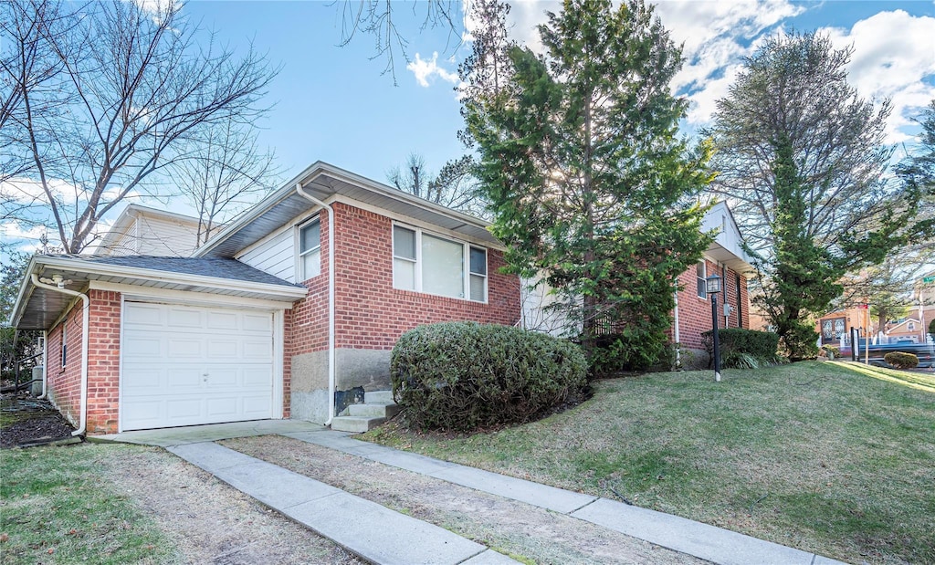 split level home with a garage and a front lawn