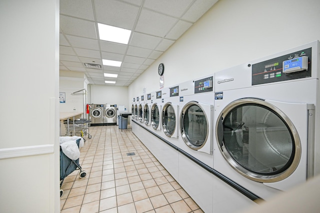 laundry room featuring light tile patterned flooring and independent washer and dryer