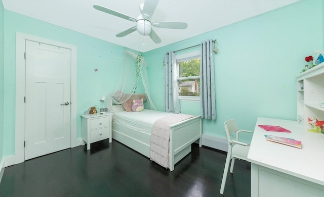 bedroom with ceiling fan