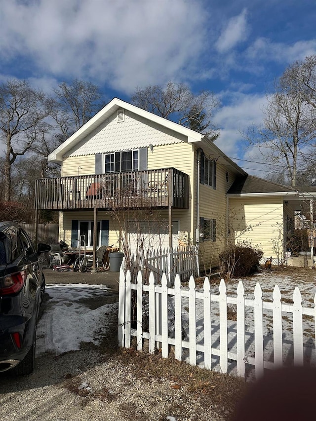 view of front of home featuring a wooden deck