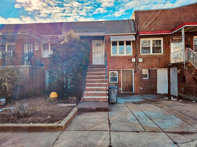 view of front facade