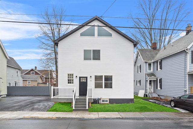 front facade featuring a front lawn