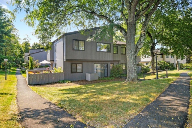 view of front of home featuring a front lawn