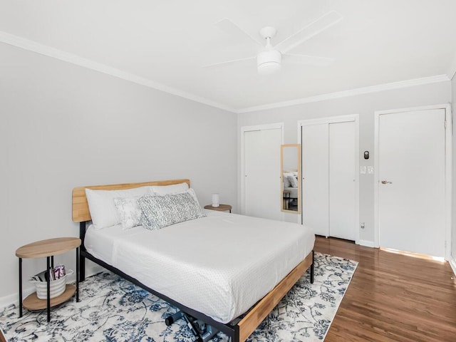 bedroom featuring ornamental molding, dark hardwood / wood-style floors, and ceiling fan