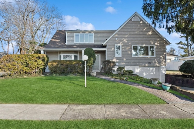 view of front of home featuring a front yard