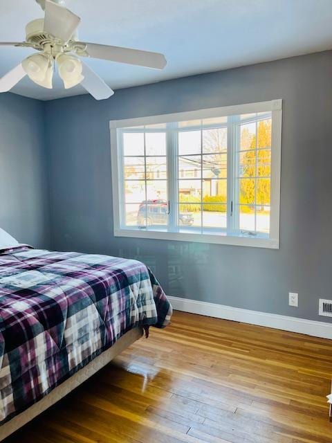 bedroom featuring light hardwood / wood-style floors and ceiling fan